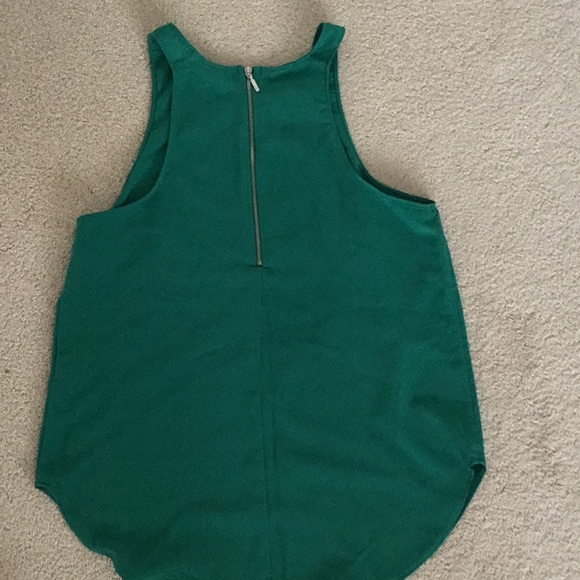 Sleeveless top - Picture 2 of 3